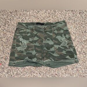 Women’s size 12 Rock & Republic Women's Green Camouflage shorts bumpershoot